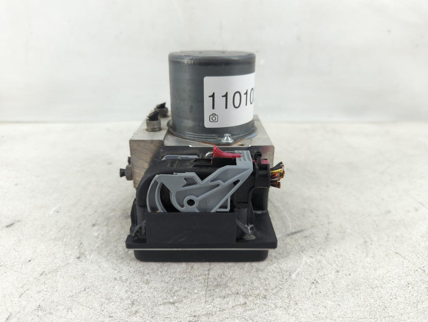 2013 Audi A5 ABS Pump Control Module Replacement P/N:8K0 614 517 GM Fits OEM Used Auto Parts - Oemusedautoparts1.com
