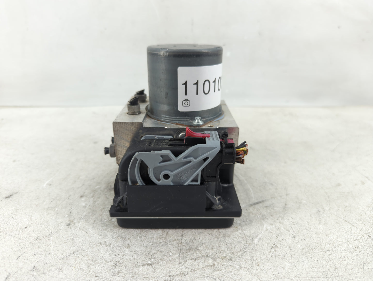 2013 Audi A5 ABS Pump Control Module Replacement P/N:8K0 614 517 GM Fits OEM Used Auto Parts - Oemusedautoparts1.com