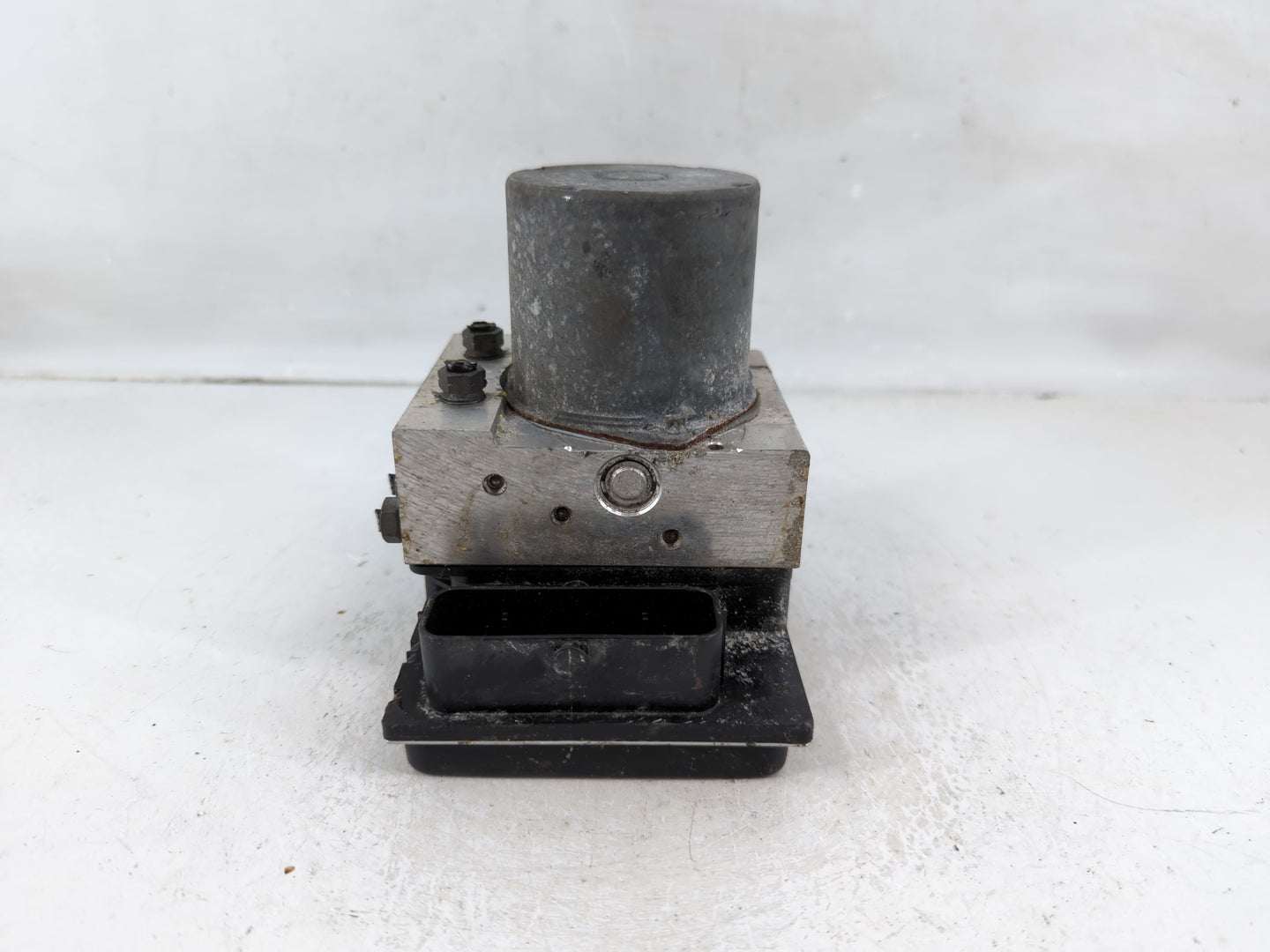 2013 Audi A5 ABS Pump Control Module Replacement P/N:8K0 614 517 GM Fits OEM Used Auto Parts - Oemusedautoparts1.com