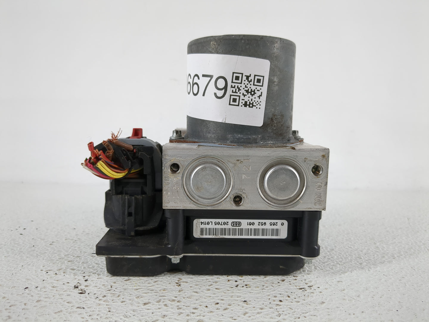 2013 Audi A5 ABS Pump Control Module Replacement P/N:8K0 907 379 CK Fits OEM Used Auto Parts - Oemusedautoparts1.com
