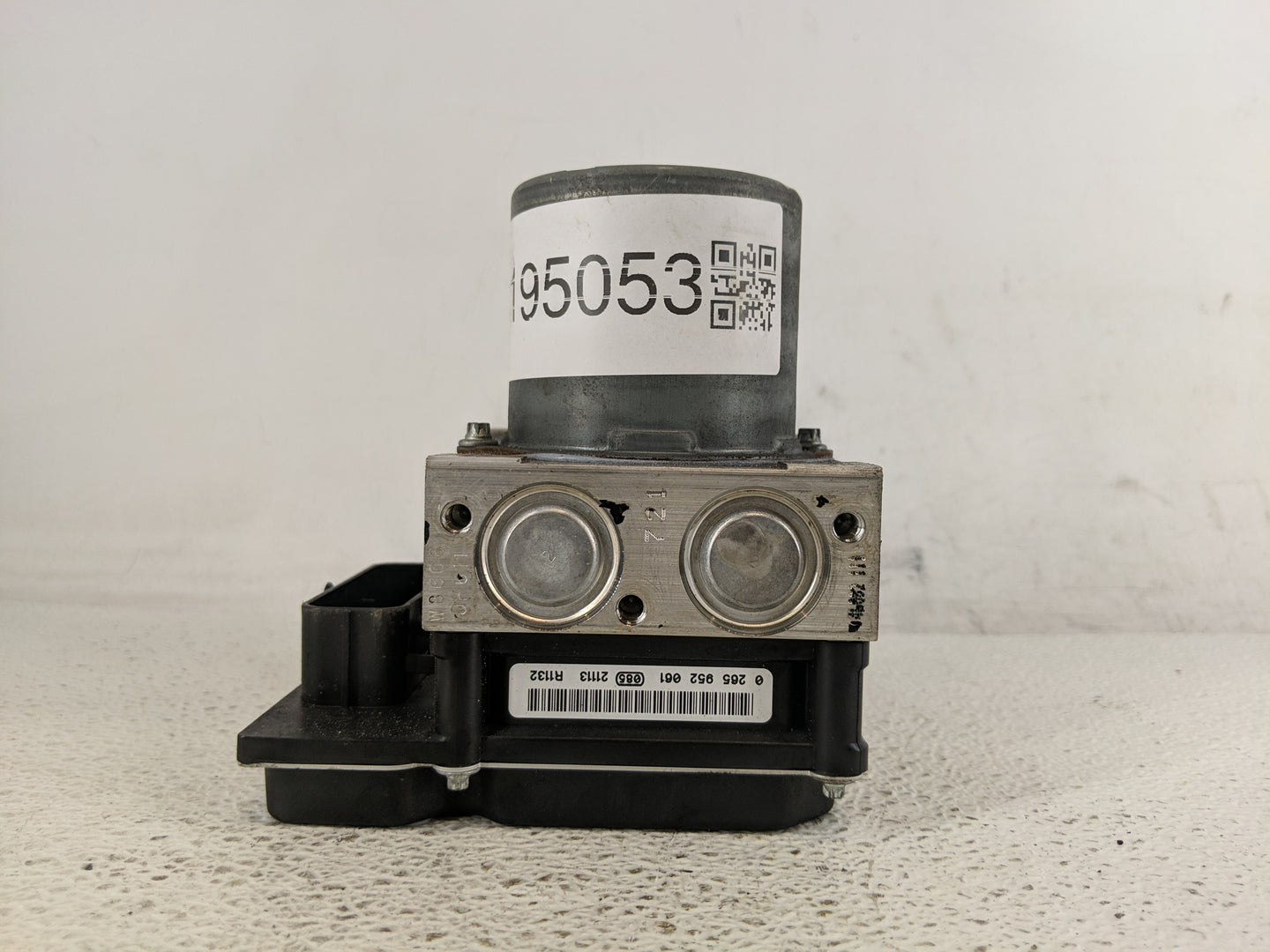 2013 Audi A5 ABS Pump Control Module Replacement P/N:8K0 907 379 CK Fits OEM Used Auto Parts - Oemusedautoparts1.com