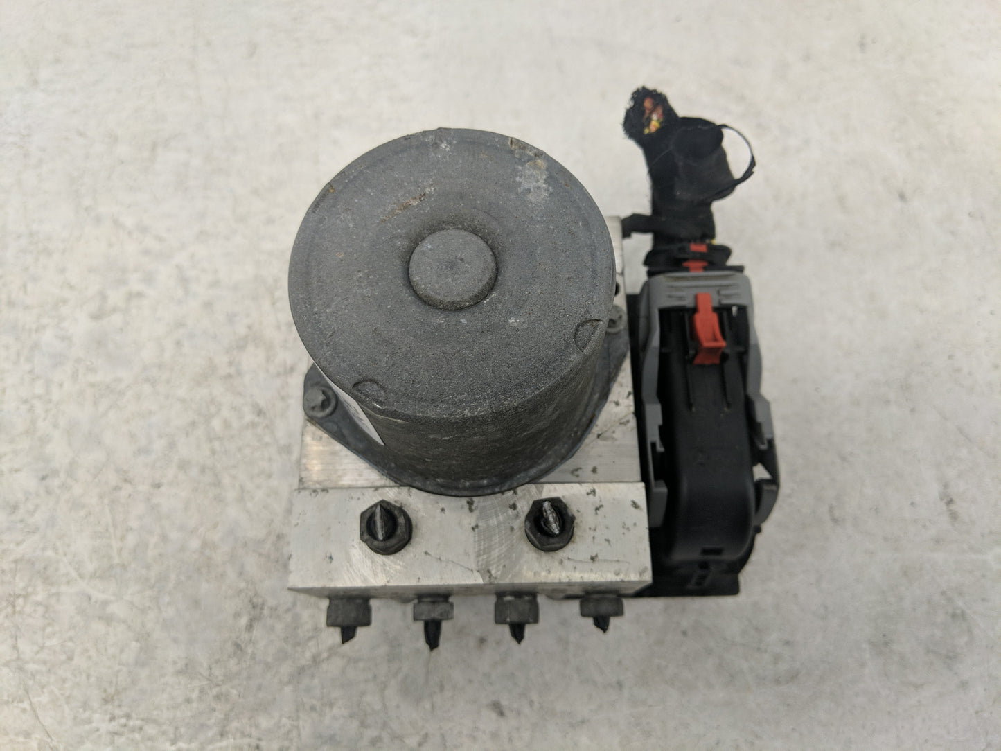 2013 Audi A5 ABS Pump Control Module Replacement P/N:BPA-085 8K0 907 379 CK Fits OEM Used Auto Parts - Oemusedautoparts1.com