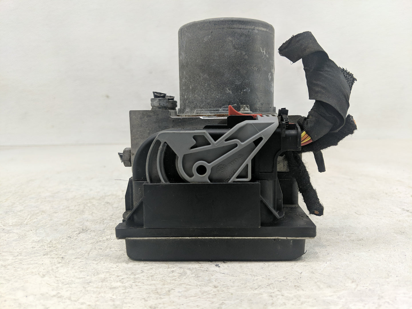 2013 Audi A5 ABS Pump Control Module Replacement P/N:BPA-085 8K0 907 379 CK Fits OEM Used Auto Parts - Oemusedautoparts1.com