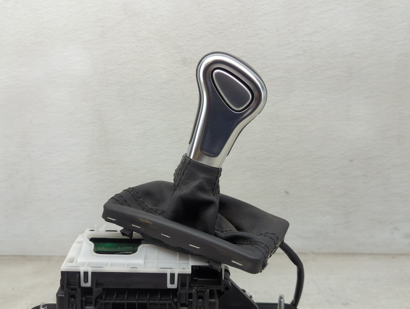 2013 Audi A5 Floor Console Assembly Shifter - Oemusedautoparts1.com