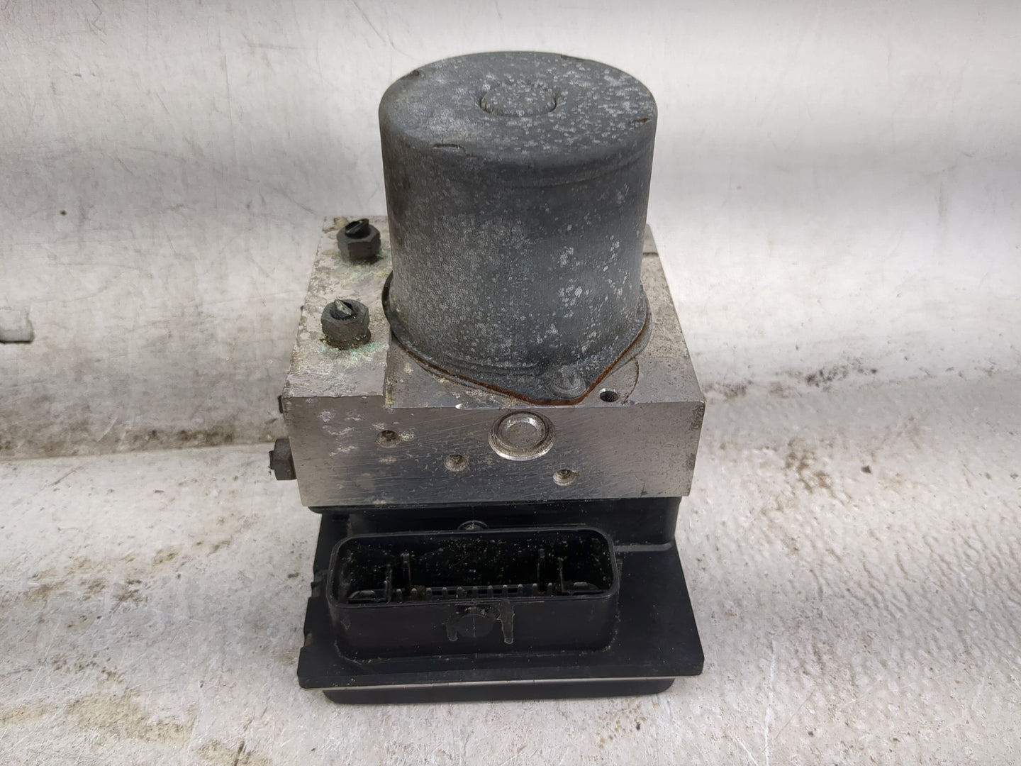 2013 Audi A5 ABS Pump Control Module Replacement P/N:0 265 952 061 Fits OEM Used Auto Parts - Oemusedautoparts1.com