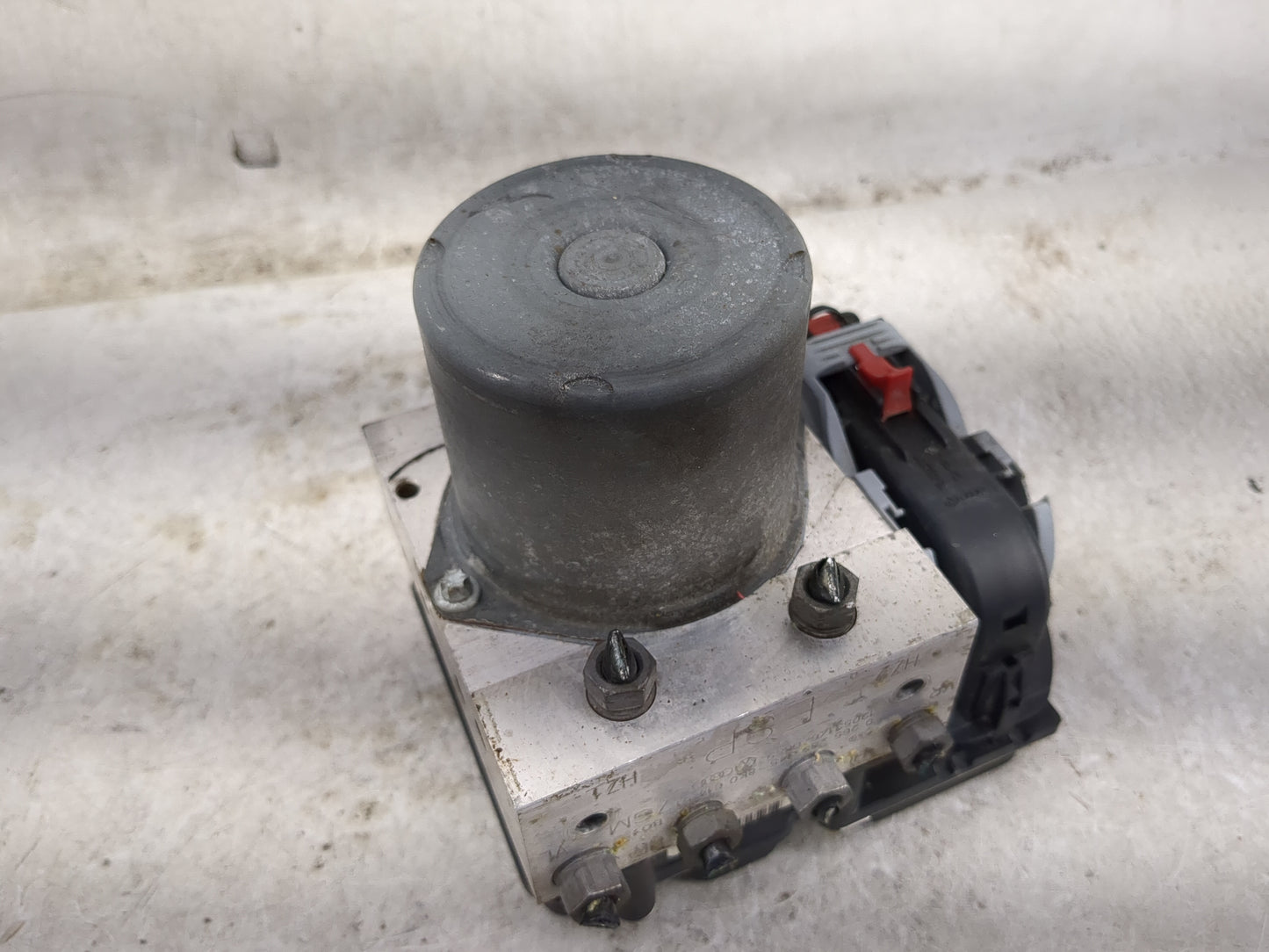 2013 Audi A5 ABS Pump Control Module Replacement P/N:0 265 239 345 Fits OEM Used Auto Parts - Oemusedautoparts1.com
