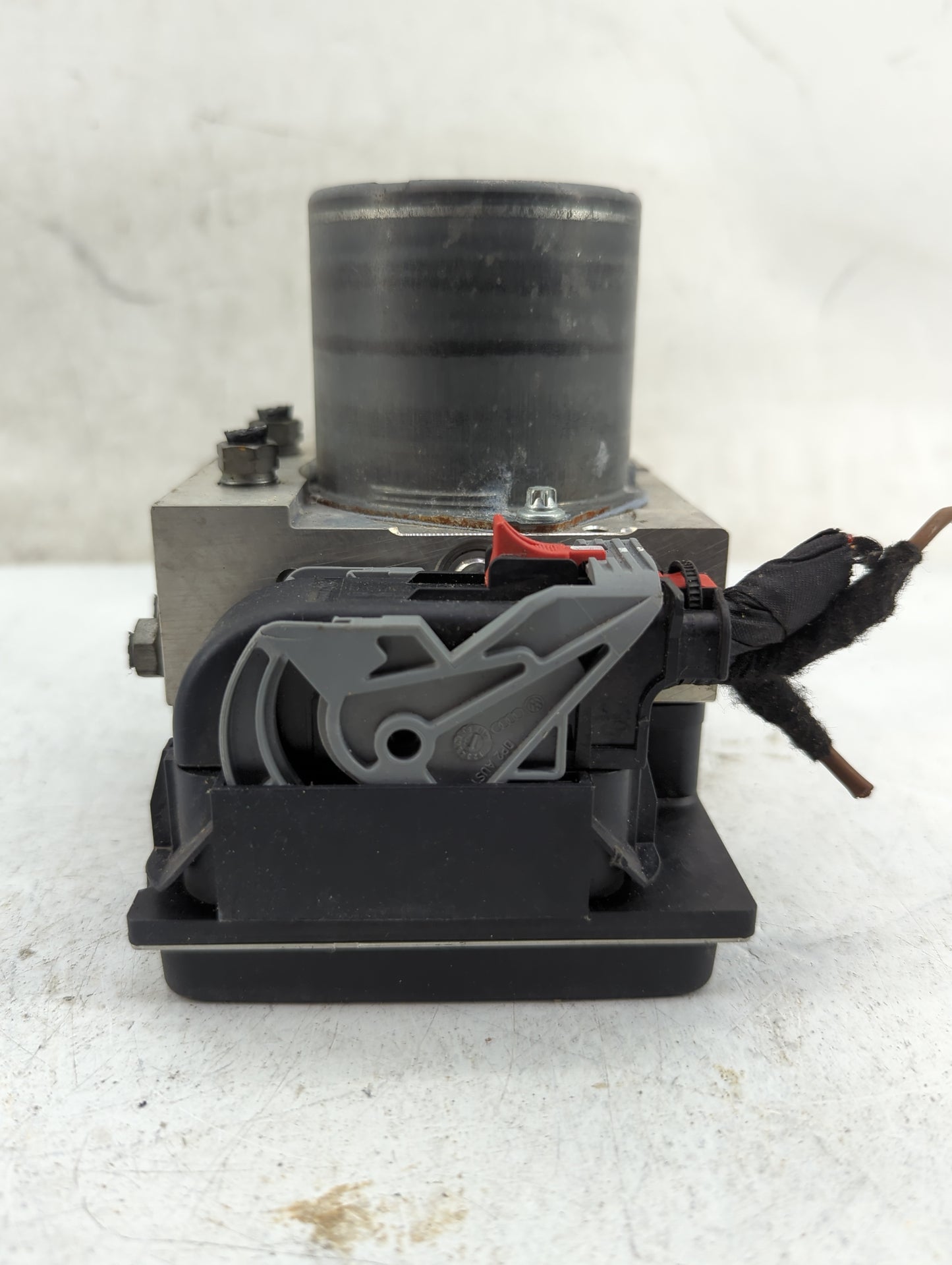 2013 Audi A5 ABS Pump Control Module Replacement P/N:8K0 907 379 CK Fits OEM Used Auto Parts - Oemusedautoparts1.com