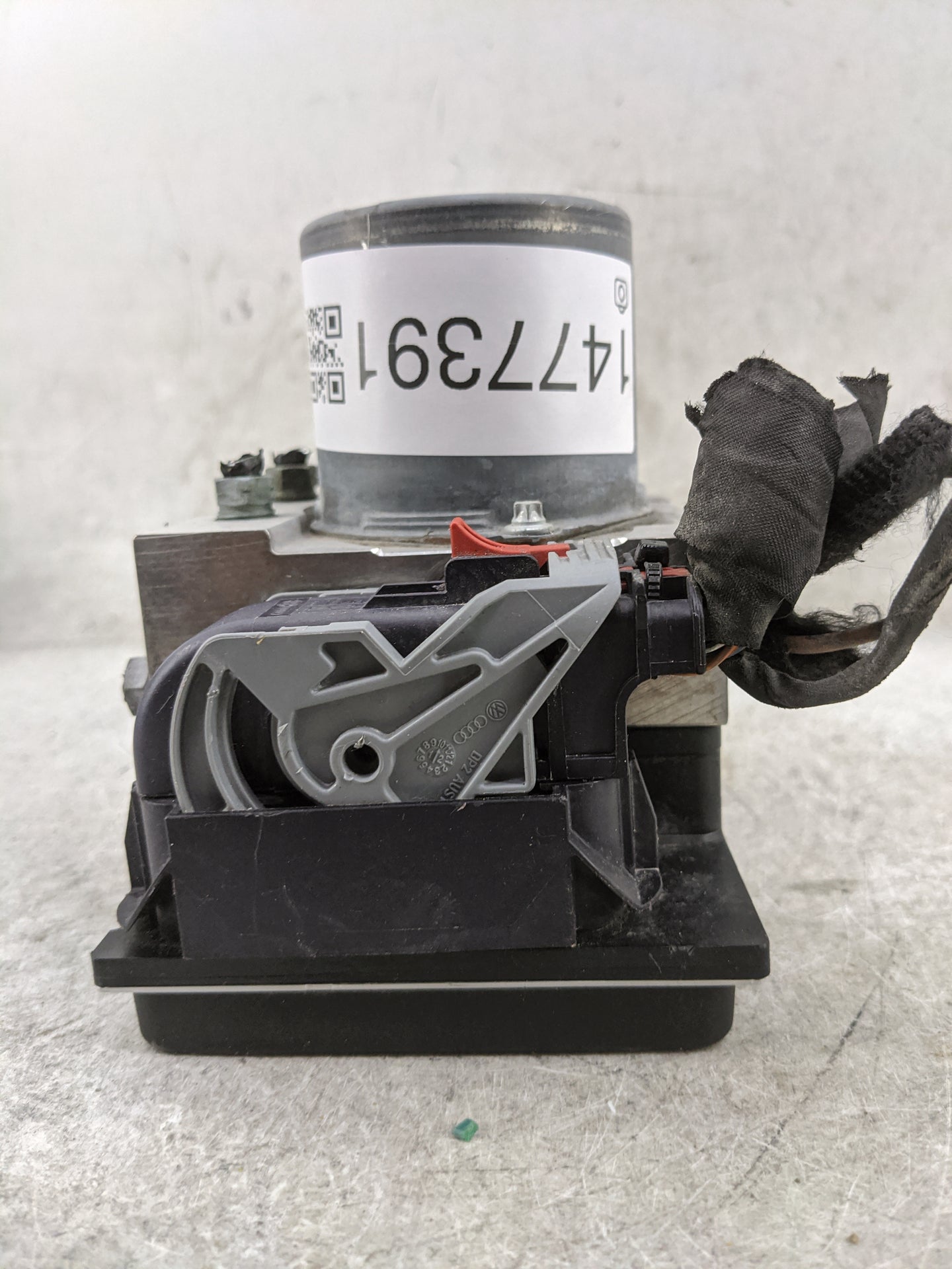 2013 Audi A5 ABS Pump Control Module Replacement P/N:0265239348 8K0614517GH, 0265952062, 8K0907379CH Fits OEM Used Auto Part