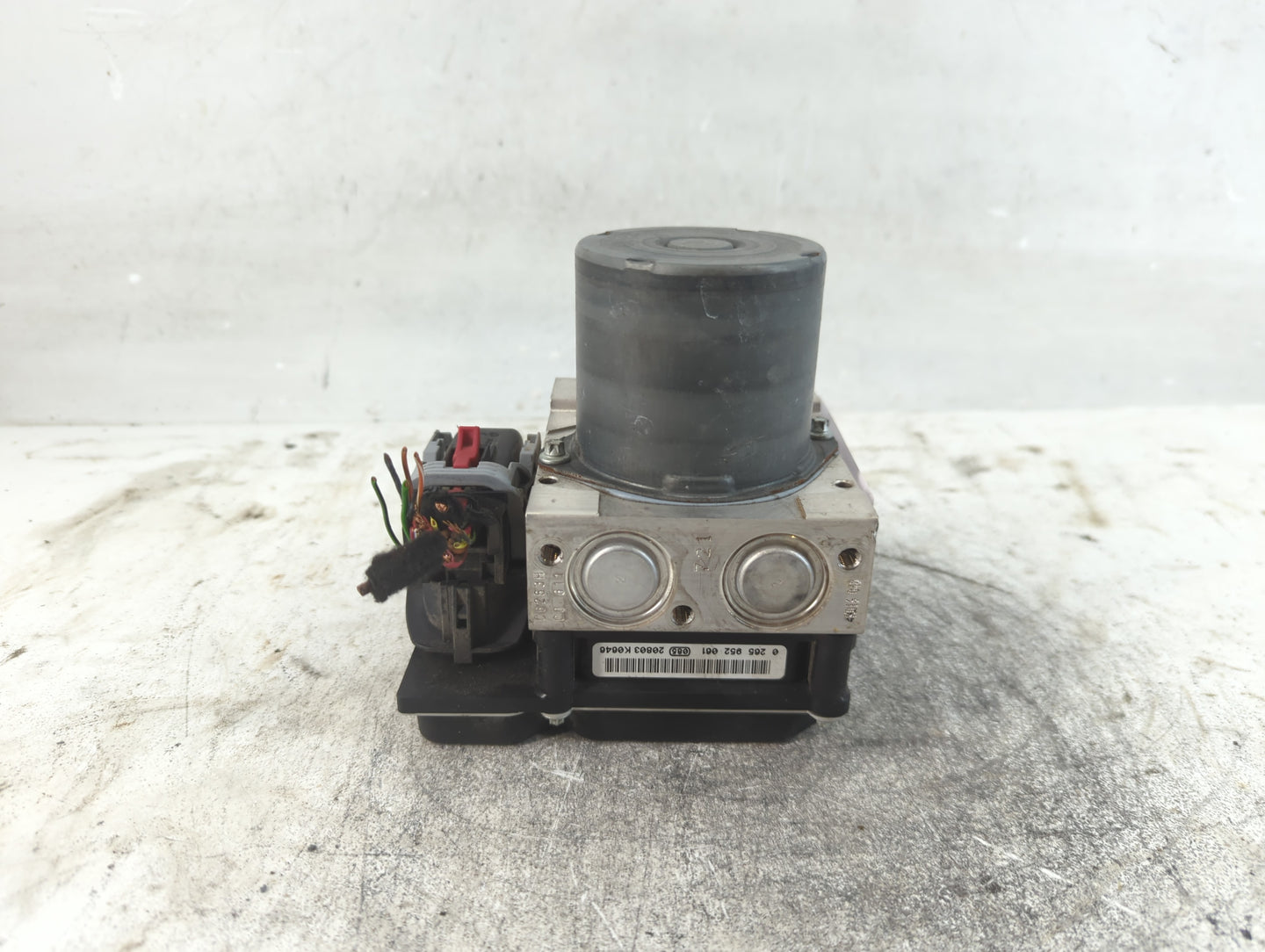 2013 Audi A5 ABS Pump Control Module Replacement P/N:8K0 614 517 GM Fits OEM Used Auto Parts - Oemusedautoparts1.com