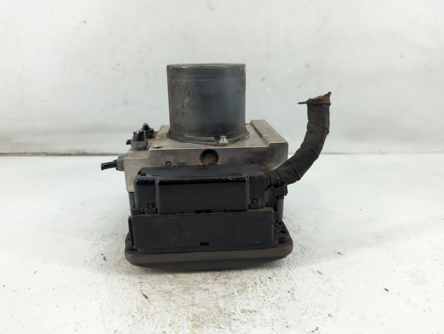 2012-2013 Audi A6 ABS Pump Control Module Replacement P/N:0 265 250 487 Fits Fits 2012 2013 2014 2015 OEM Used Auto Parts - 