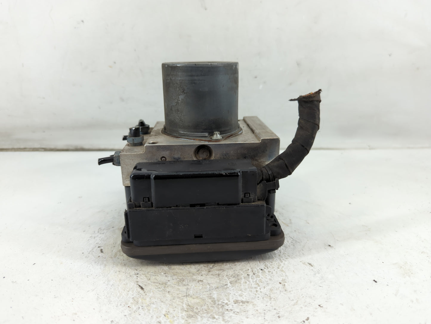 2012-2013 Audi A6 ABS Pump Control Module Replacement P/N:0 265 250 487 Fits Fits 2012 2013 2014 2015 OEM Used Auto Parts - 