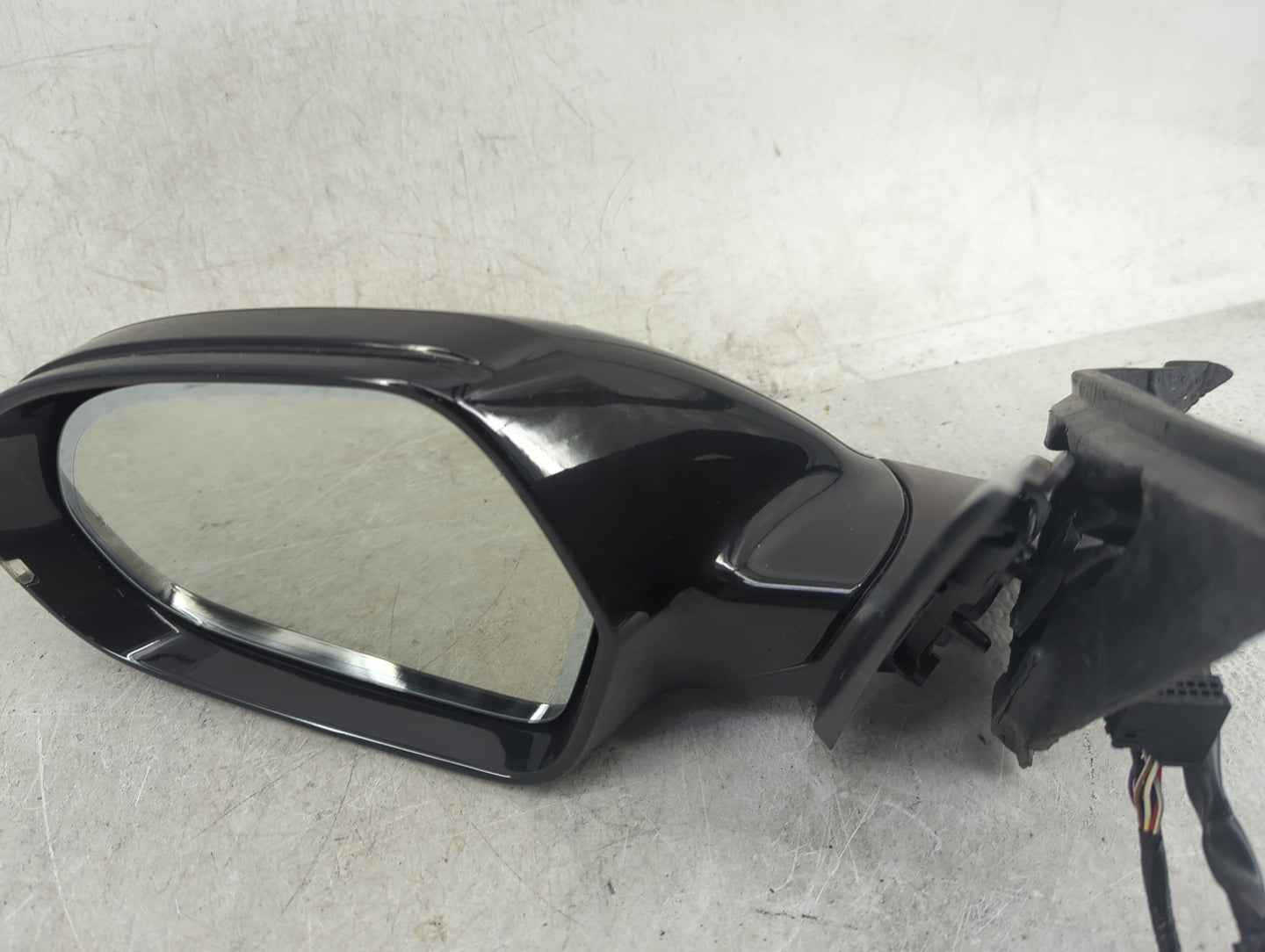 2012-2013 Audi A6 Driver Side View Mirror - Left Door Mirror OEM Used - Oemusedautoparts1.com