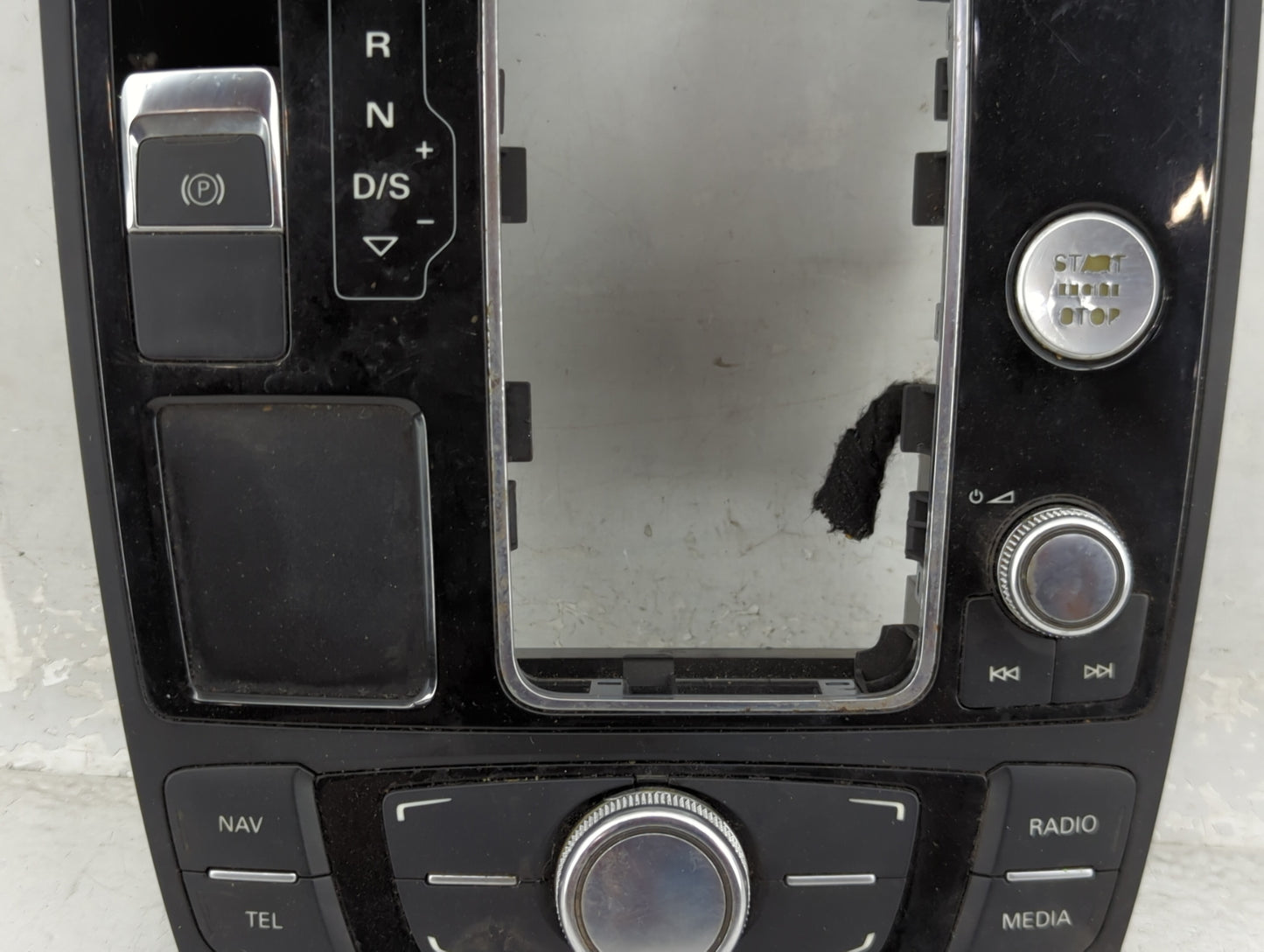 2012-2015 Audi A6 Radio Control Panel - Oemusedautoparts1.com