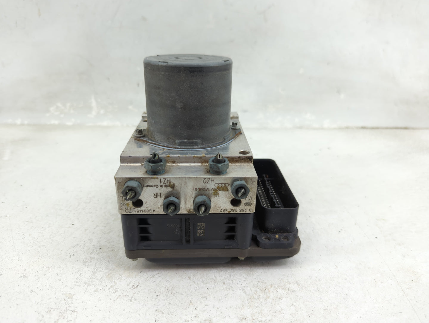 2012-2013 Audi A6 ABS Pump Control Module Replacement P/N:4G0 907 379 H Fits Fits 2012 2013 2014 2015 OEM Used Auto Parts - 