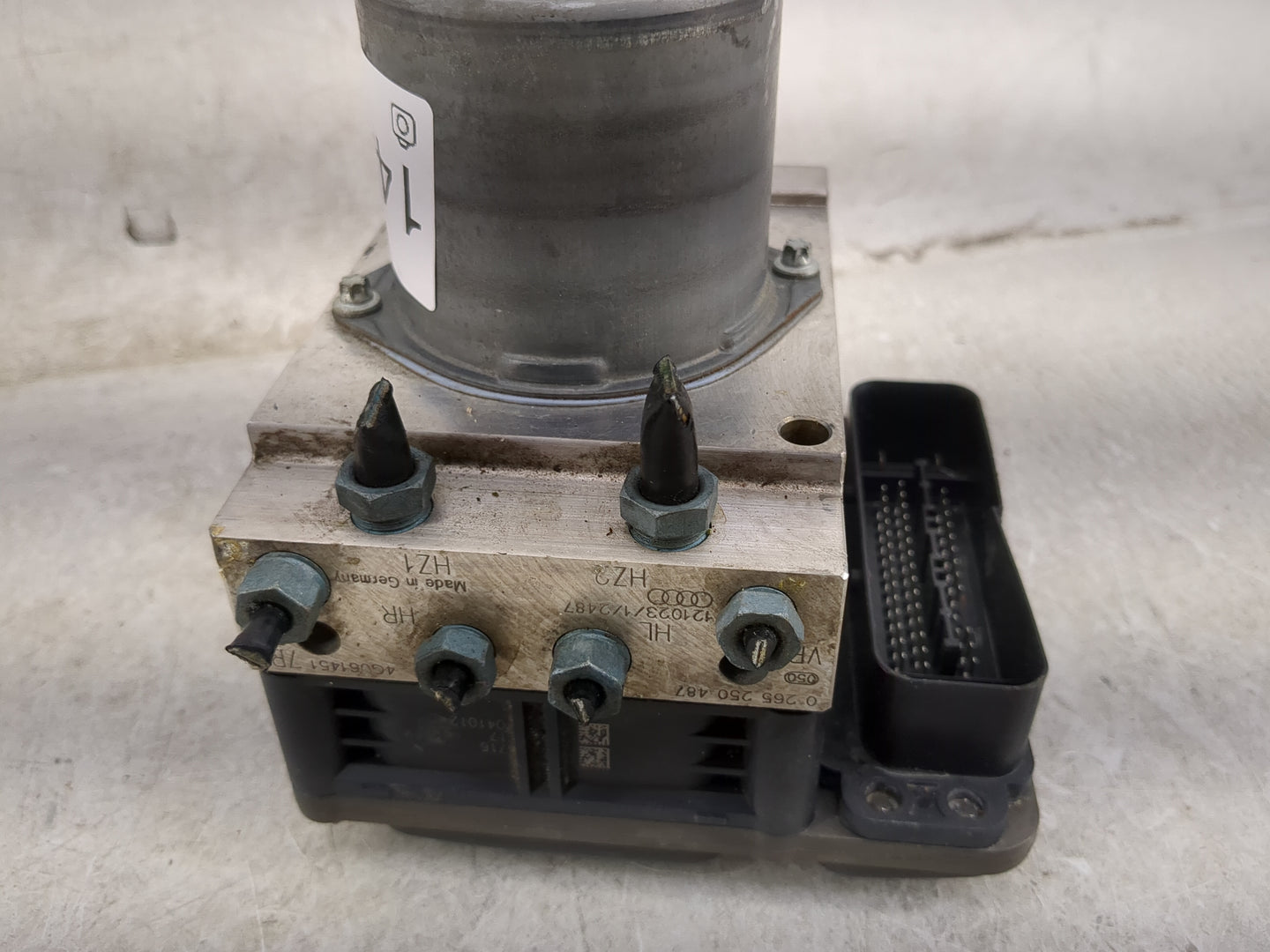 2012-2013 Audi A6 ABS Pump Control Module Replacement P/N:0 265 250 487 Fits Fits 2012 2013 2014 2015 OEM Used Auto Parts - 