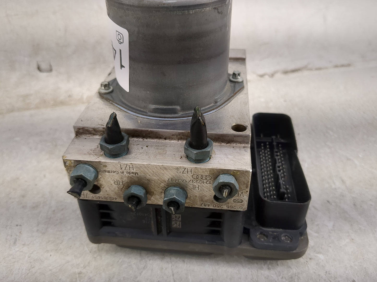 2012-2013 Audi A6 ABS Pump Control Module Replacement P/N:0 265 250 487 Fits Fits 2012 2013 2014 2015 OEM Used Auto Parts - 