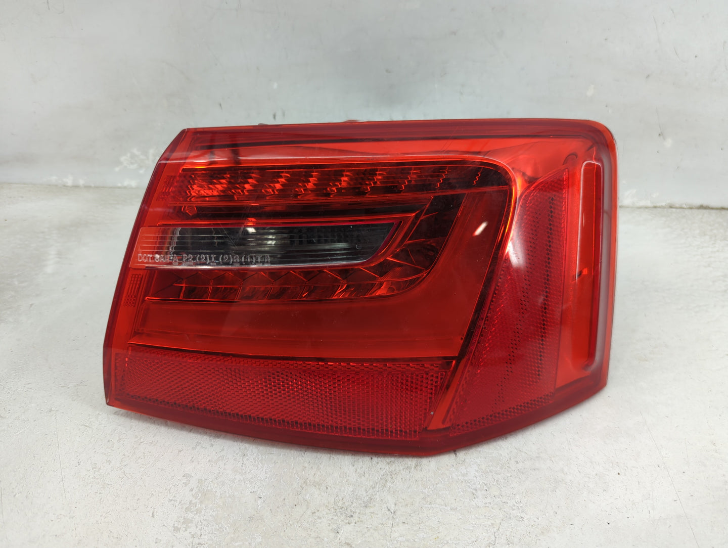 2012-2015 Audi A6 Tail Light Assembly Passenger Right OEM P/N:4G5 945 096 B 90003930 Fits Fits 2012 2013 2014 2015 OEM Used 