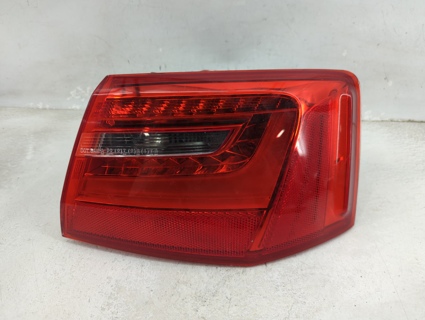 2012-2015 Audi A6 Tail Light Assembly Passenger Right OEM P/N:4G5 945 096 B 90003930 Fits Fits 2012 2013 2014 2015 OEM Used 