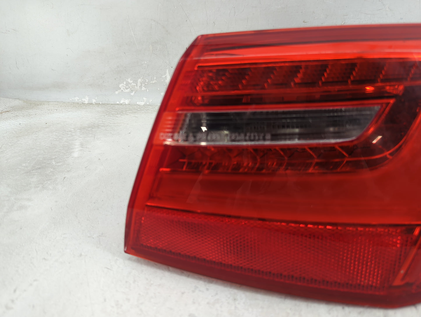 2012-2015 Audi A6 Tail Light Assembly Passenger Right OEM P/N:4G5 945 096 B 90003930 Fits Fits 2012 2013 2014 2015 OEM Used 