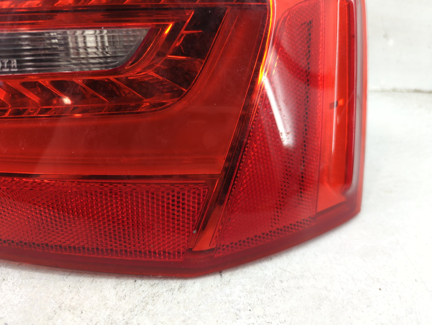 2012-2015 Audi A6 Tail Light Assembly Passenger Right OEM P/N:4G5 945 096 B 90003930 Fits Fits 2012 2013 2014 2015 OEM Used 