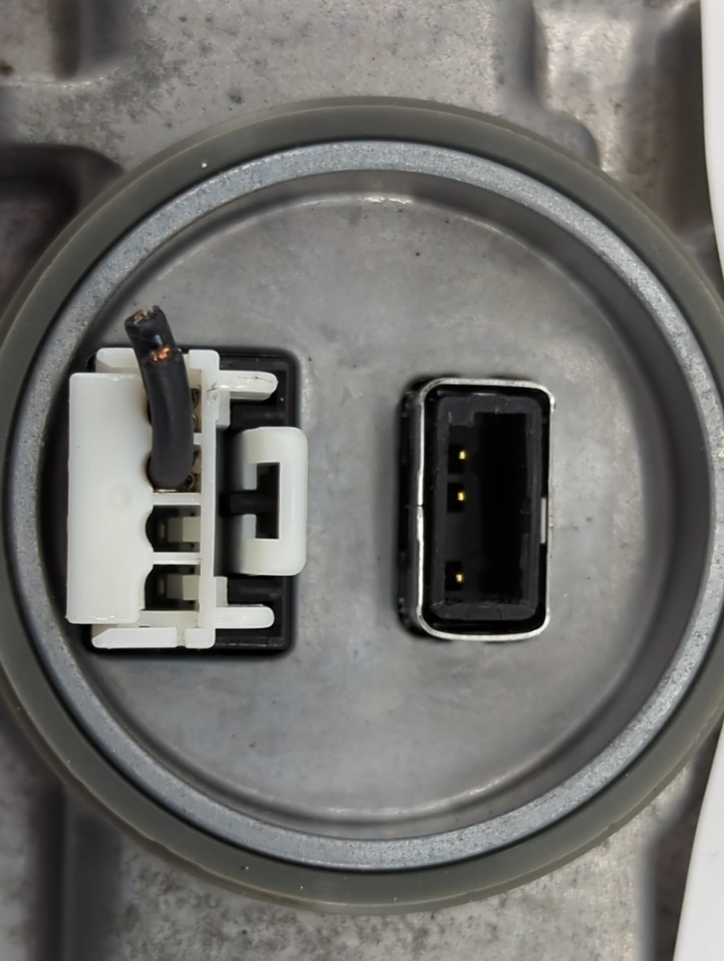 2013 Audi A6 Headlight Ballast Head Light 1463103 - Oemusedautoparts1.com