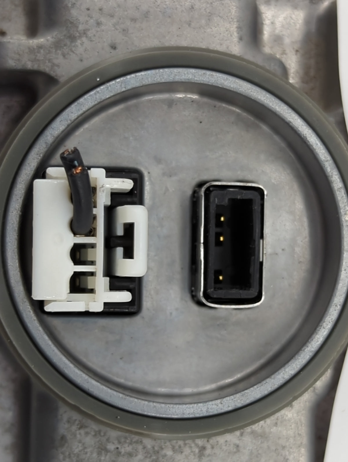 2013 Audi A6 Headlight Ballast Head Light 1463103 - Oemusedautoparts1.com
