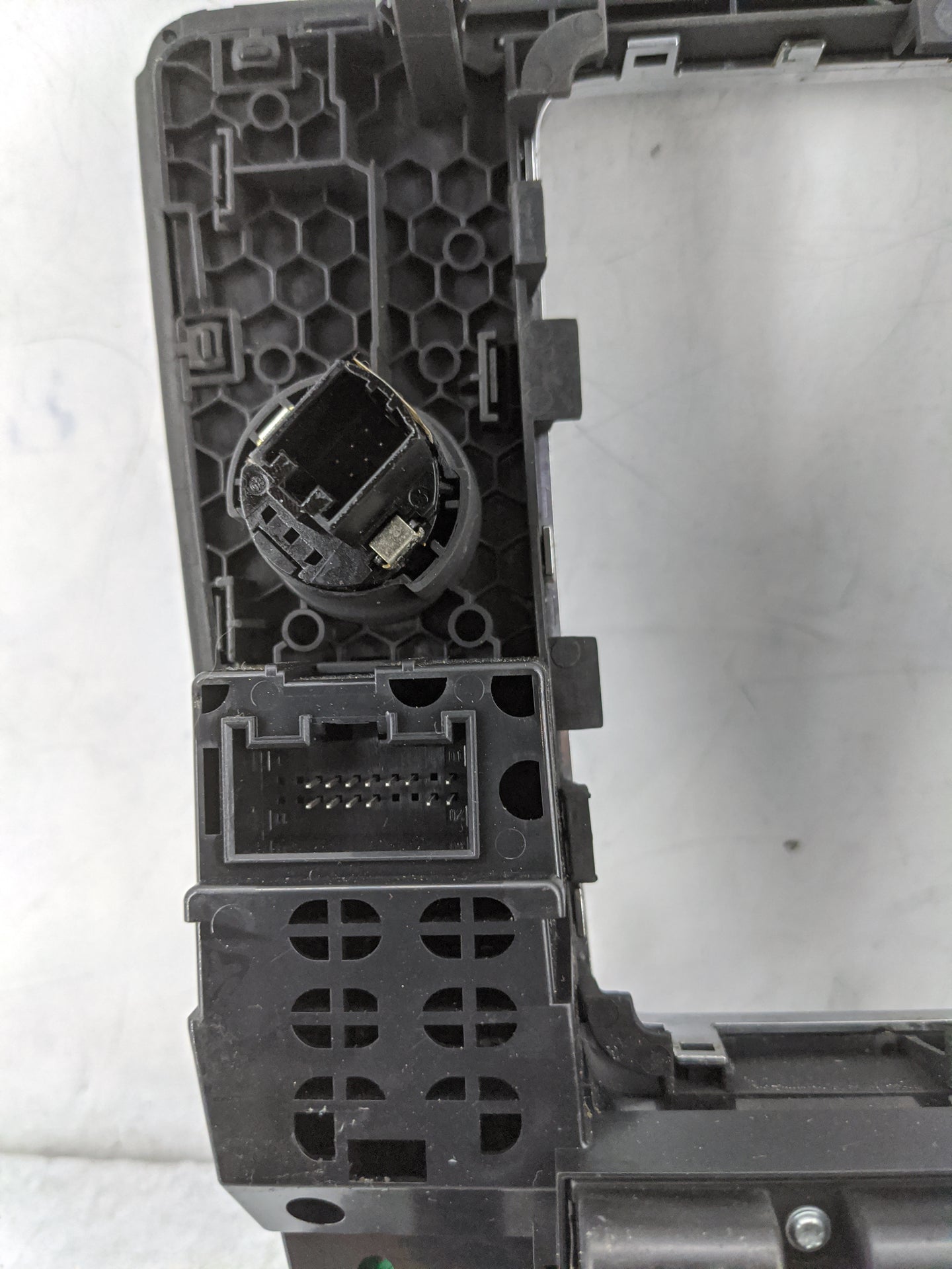 2012-2015 Audi A6 Radio Control Panel 1478279 - Oemusedautoparts1.com