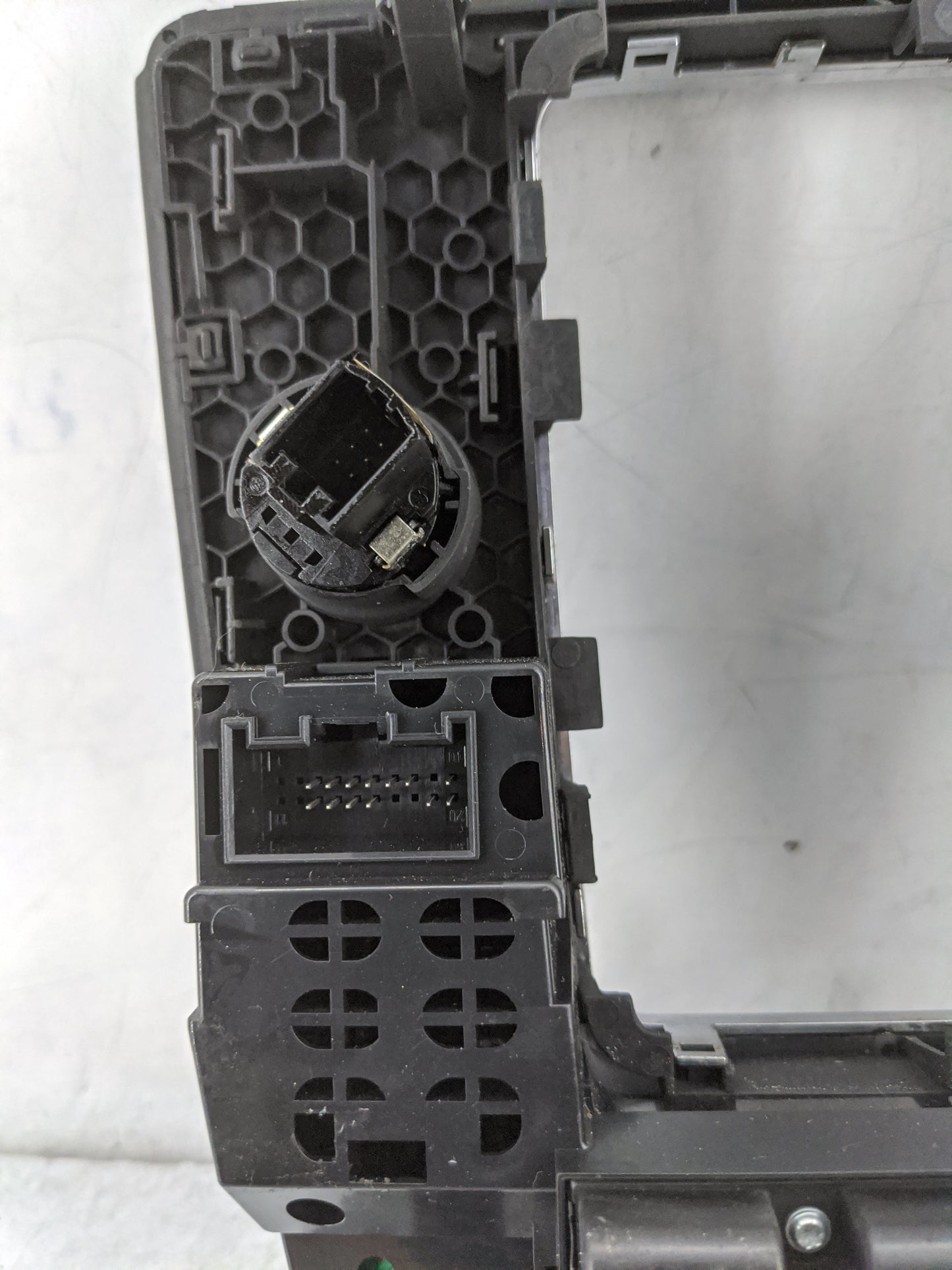 2012-2015 Audi A6 Radio Control Panel 1478279 - Oemusedautoparts1.com