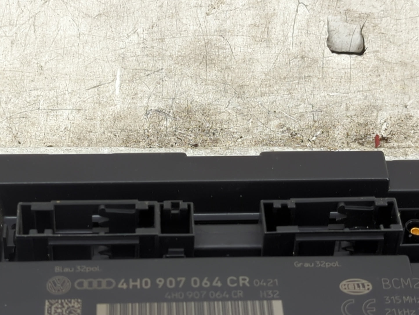 2013 Audi A7 Body Control Module Bcm Inner Cabin Fuse Box - Oemusedautoparts1.com