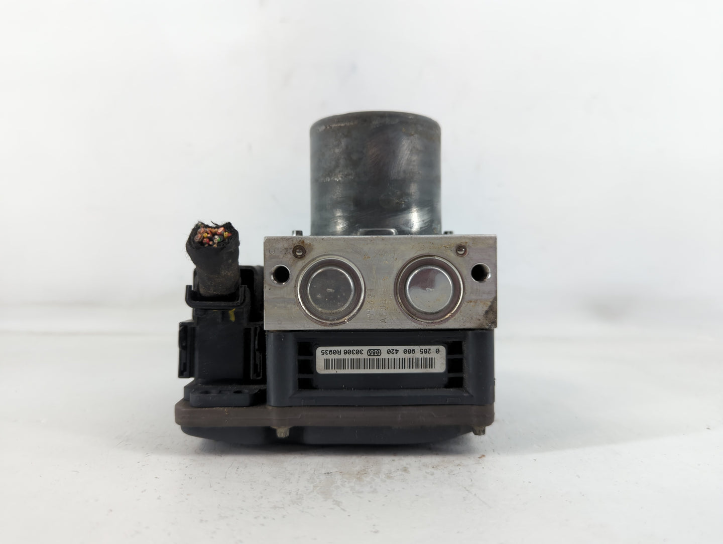 2012-2014 Audi A7 ABS Pump Control Module Replacement P/N:4G0 907 379 H Fits Fits 2012 2013 2014 2015 OEM Used Auto Parts - 