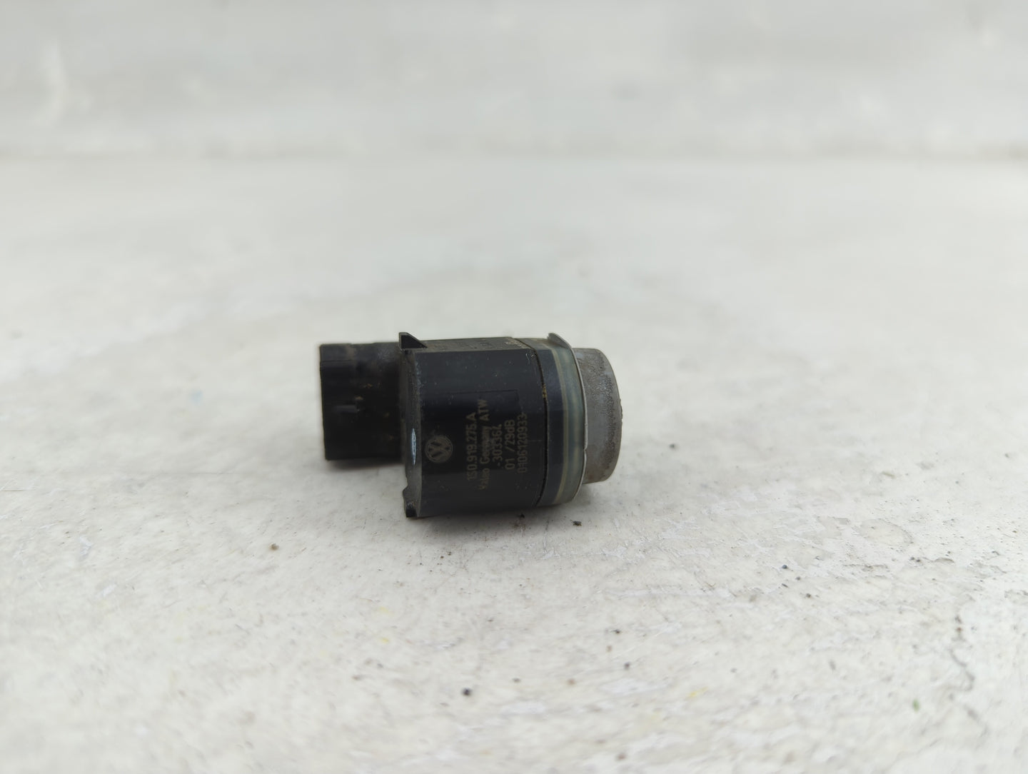 2013 Audi A8 Front Park Assist Sensor Black 1457201 - Oemusedautoparts1.com