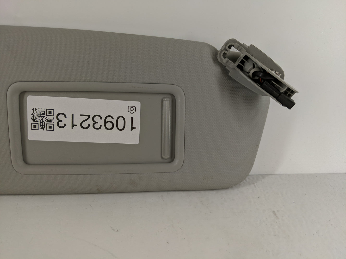 2013-2014 Audi Q5 Sun Visor Shade Replacement Passenger Right Mirror Fits Fits 2013 2014 2015 2016 OEM Used Auto Parts - Oem