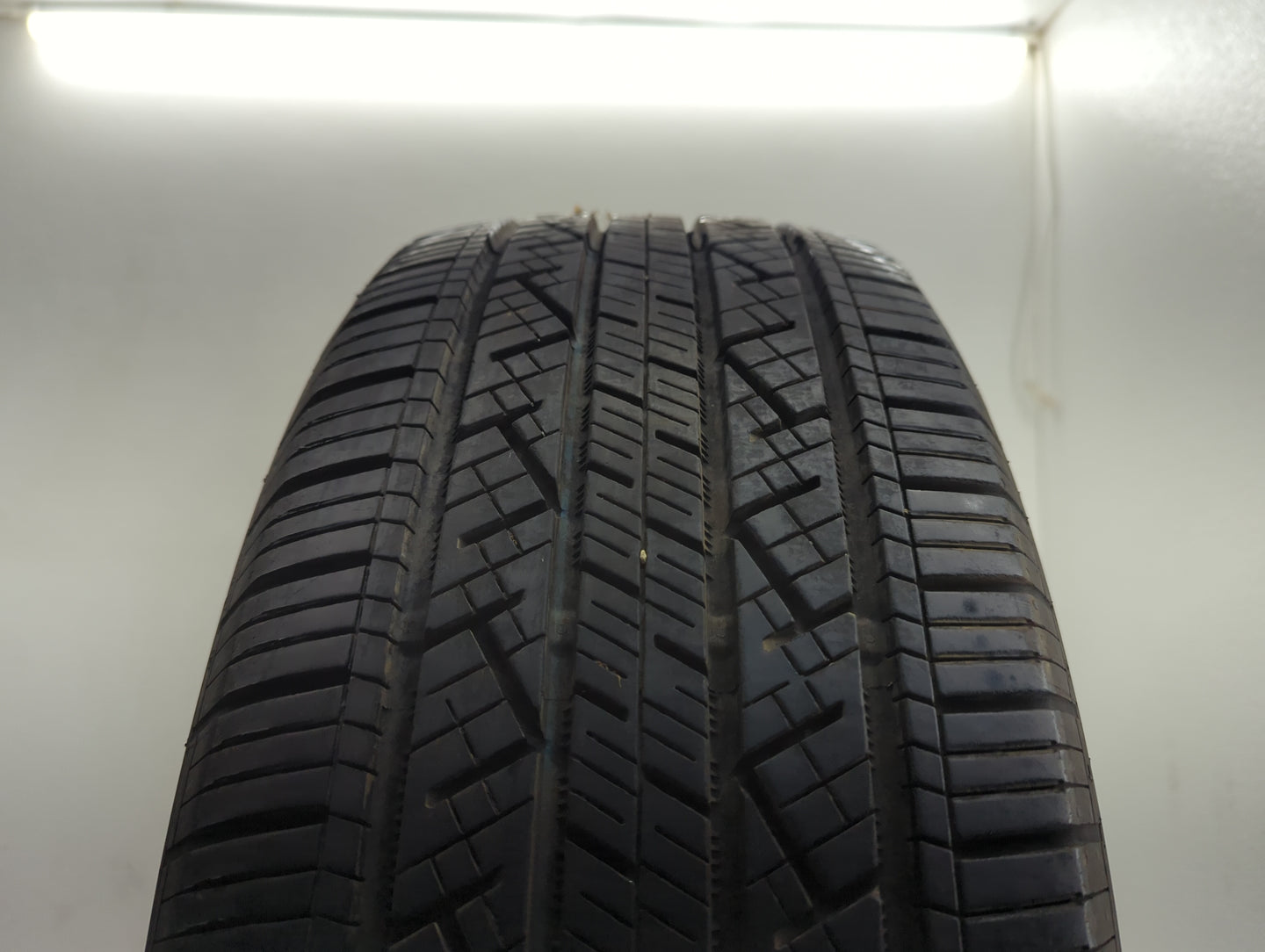 Used Tire 235/55R19 CONTINENTAL CROSSCONTACT LX25 105V - Tread Depth 9.5/32 - Oemusedautoparts1.com