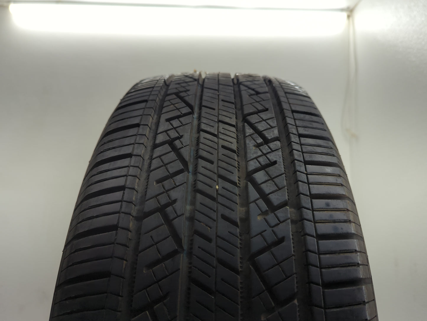Used Tire 235/55R19 CONTINENTAL CROSSCONTACT LX25 105V - Tread Depth 9.5/32 - Oemusedautoparts1.com