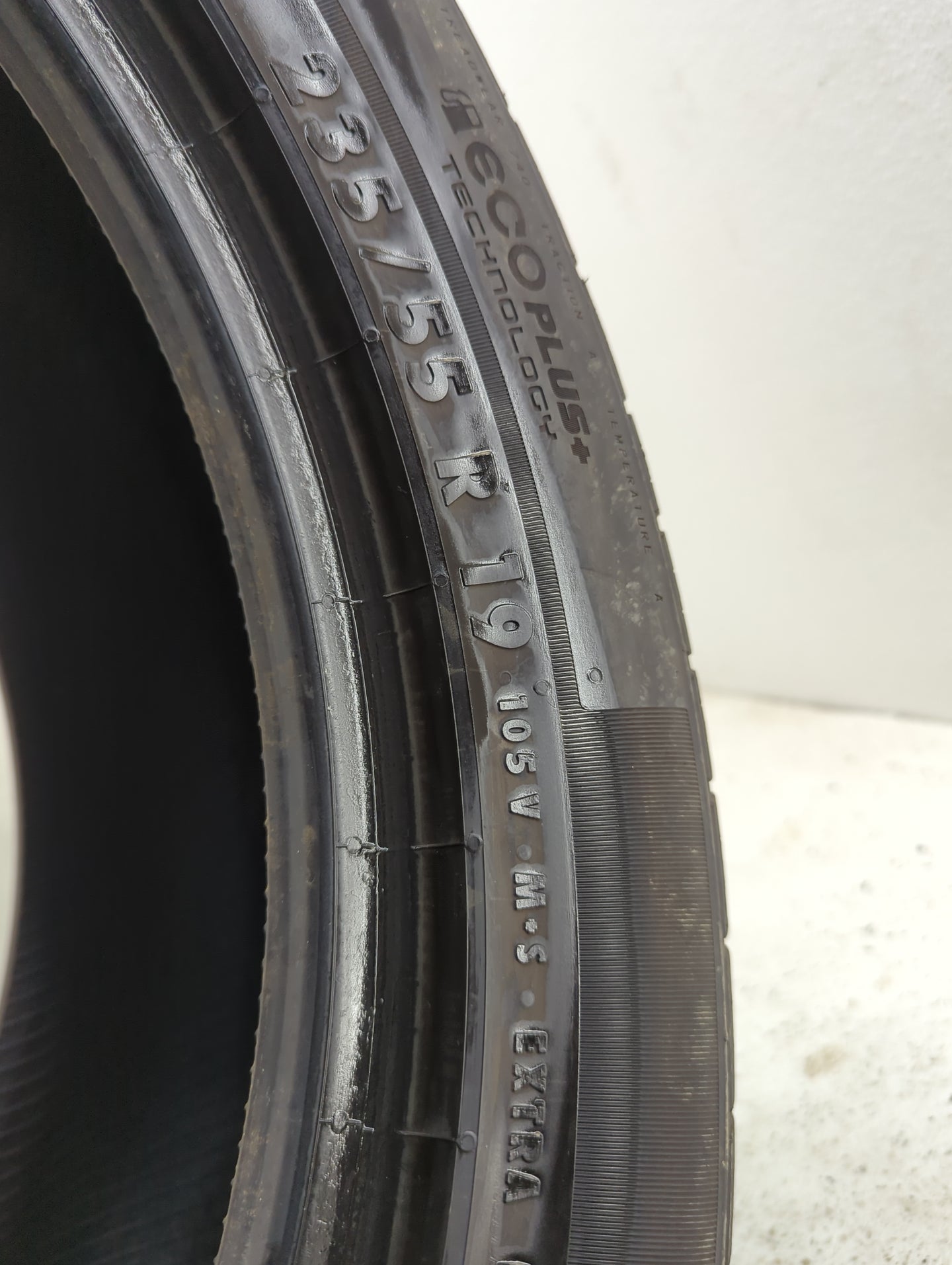 Used Tire 235/55R19 CONTINENTAL CROSSCONTACT LX25 105V - Tread Depth 9.5/32 - Oemusedautoparts1.com