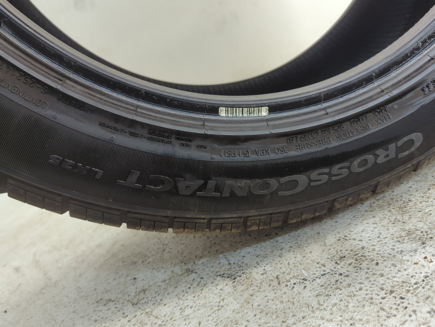Used Tire 235/55R19 CONTINENTAL CROSSCONTACT LX25 105V - Tread Depth 9.5/32 - Oemusedautoparts1.com