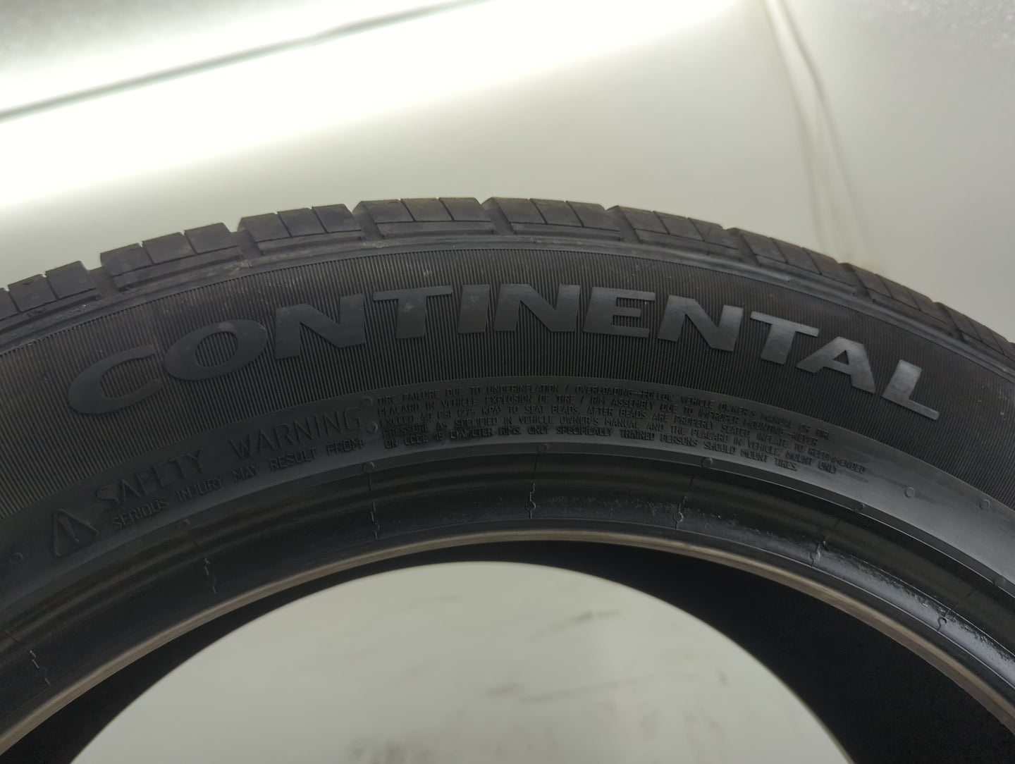 Used Tire 235/55R19 CONTINENTAL CROSSCONTACT LX25 105V - Tread Depth 9.5/32 - Oemusedautoparts1.com