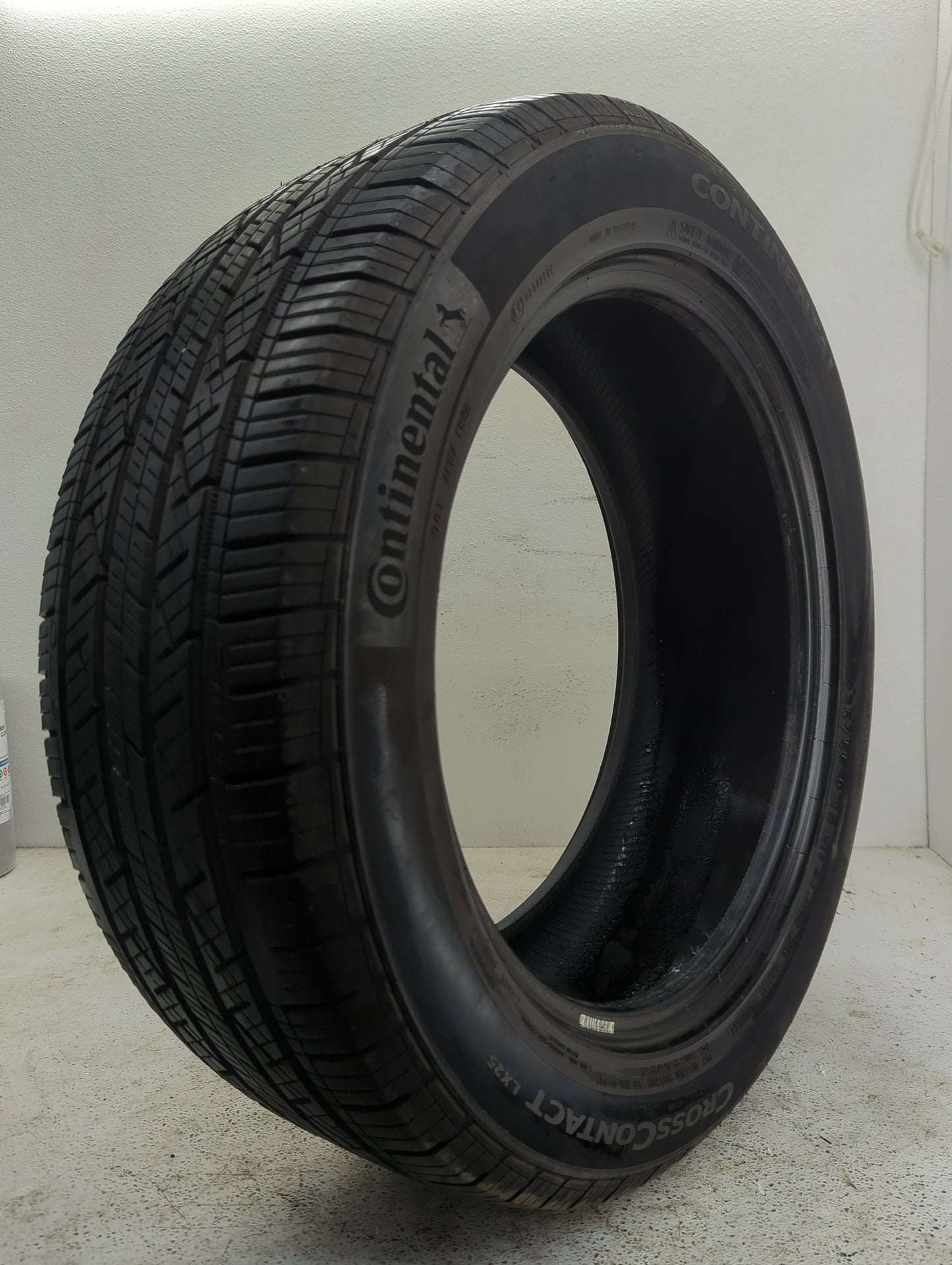 Used Tire 235/55R19 CONTINENTAL CROSSCONTACT LX25 105V - Tread Depth 9.5/32 - Oemusedautoparts1.com