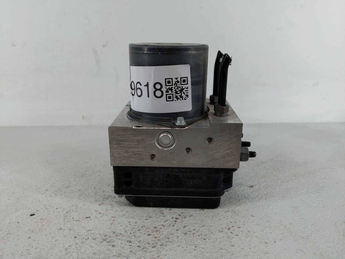 2013 Audi Q5 ABS Pump Control Module Replacement P/N:0 265 239 317 5 625 L8 090413 Fits OEM Used Auto Parts - Oemusedautopar