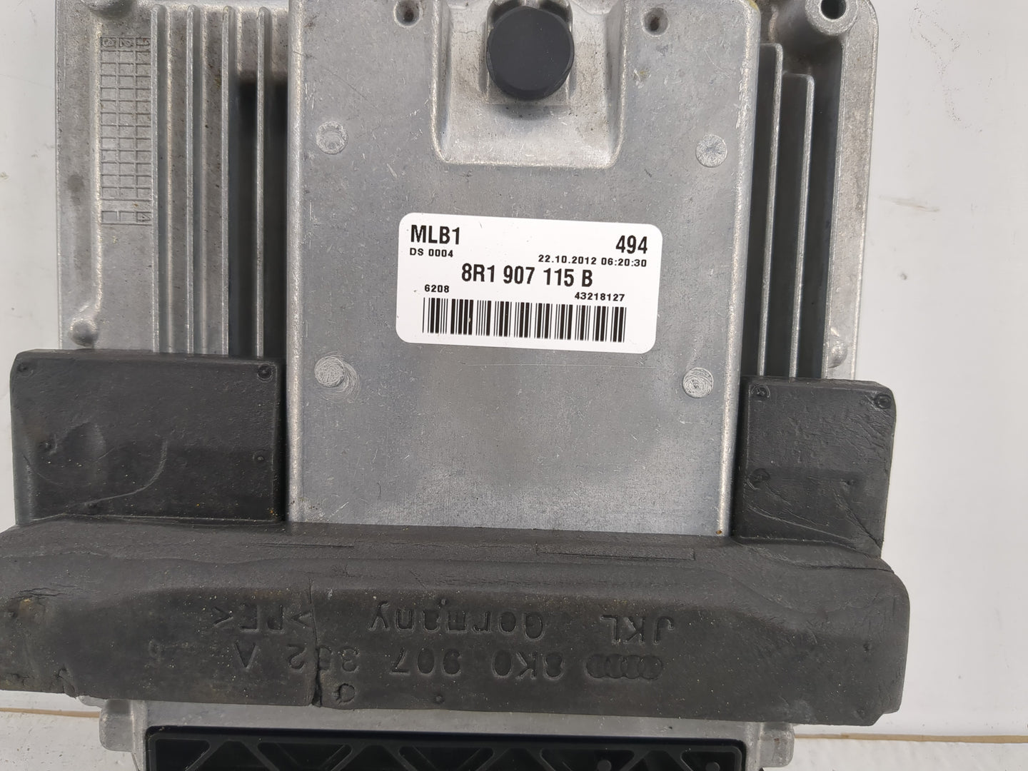 2013-2014 Audi Q5 PCM Engine Control Computer ECU ECM PCU OEM P/N:8R1 907 115 B Fits Fits 2013 2014 OEM Used Auto Parts - Oe
