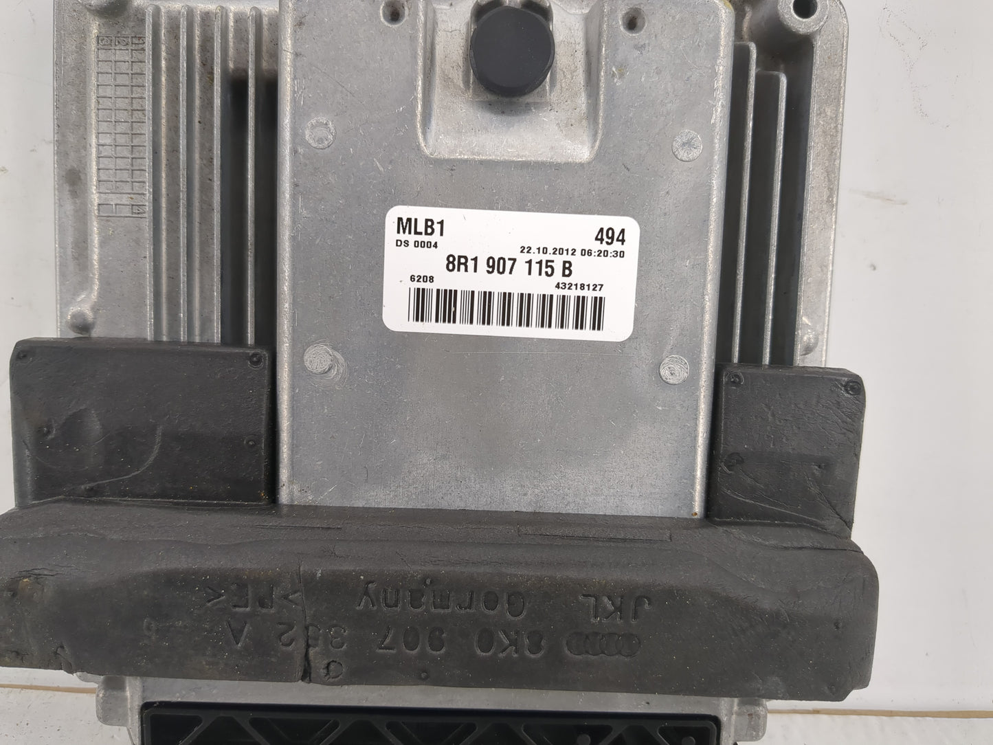 2013-2014 Audi Q5 PCM Engine Control Computer ECU ECM PCU OEM P/N:8R1 907 115 B Fits Fits 2013 2014 OEM Used Auto Parts - Oe