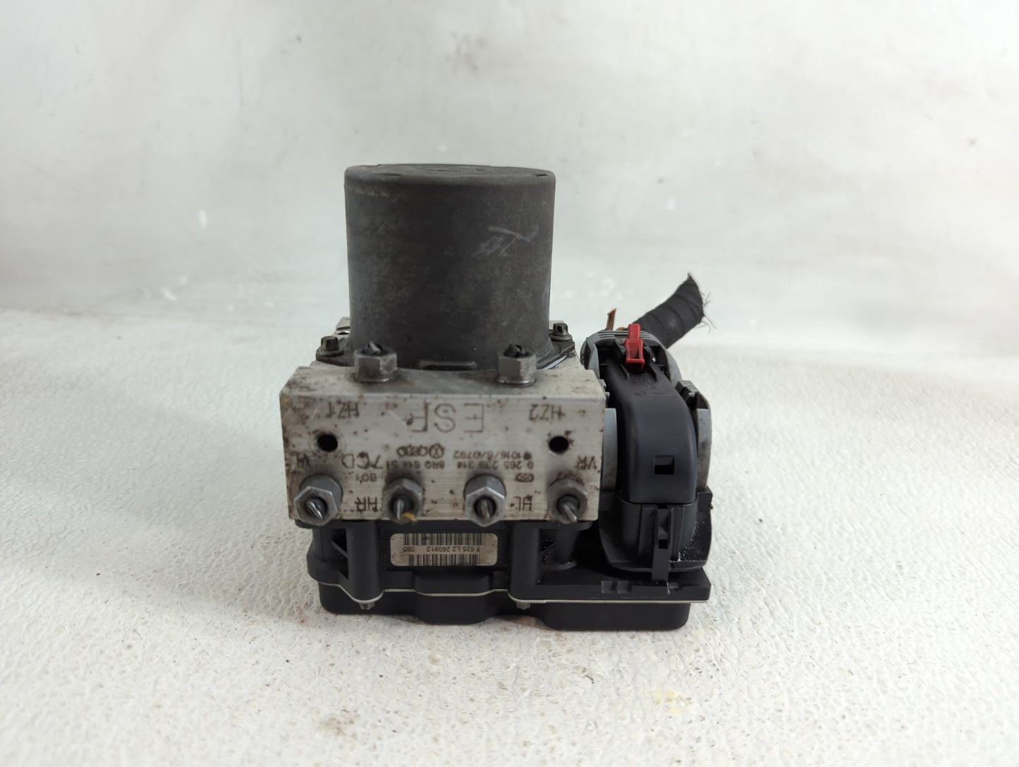 2013 Audi Q5 ABS Pump Control Module Replacement P/N:8R0 907 379 AK Fits OEM Used Auto Parts - Oemusedautoparts1.com