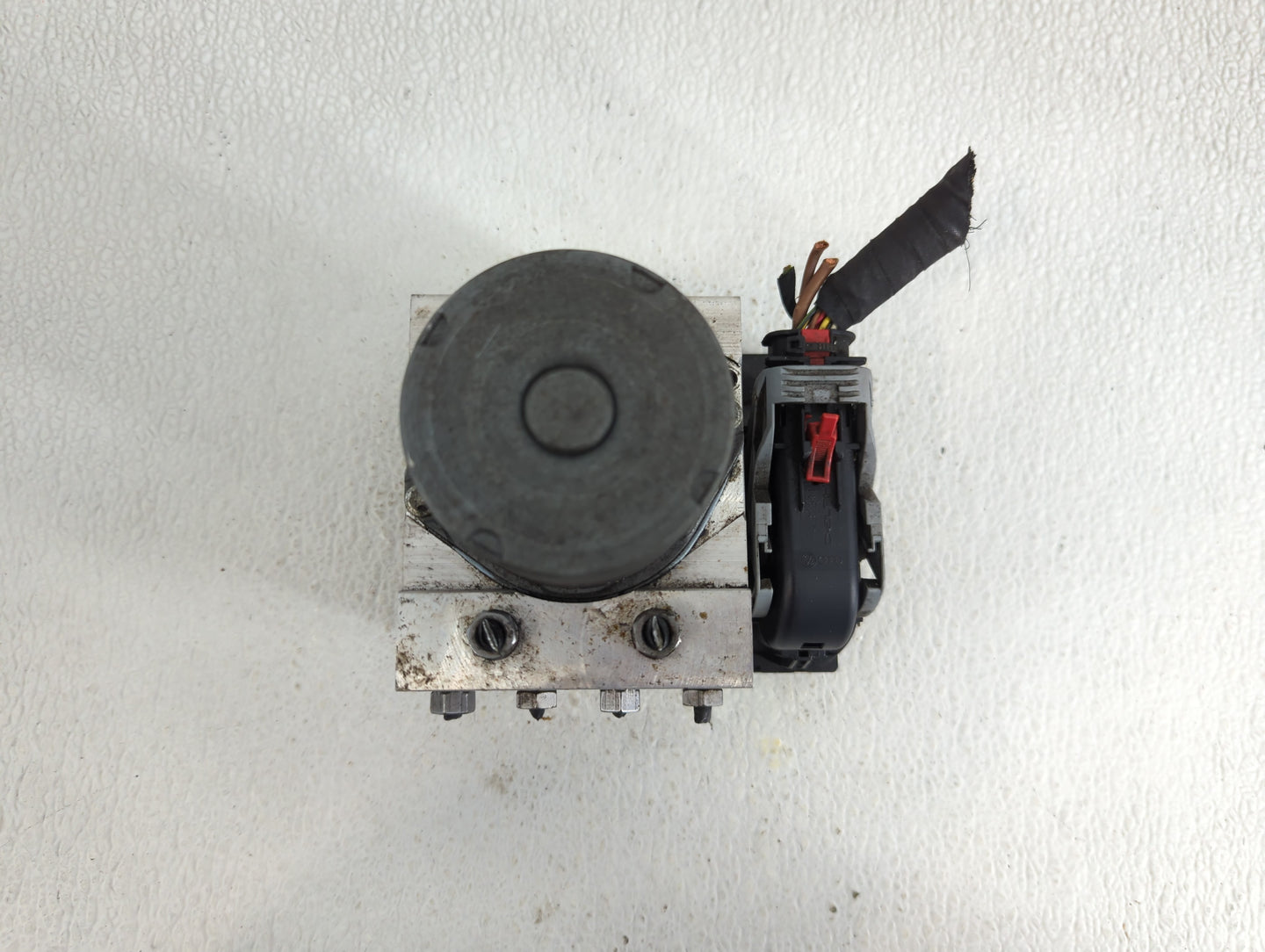2013 Audi Q5 ABS Pump Control Module Replacement P/N:8R0 907 379 AK Fits OEM Used Auto Parts - Oemusedautoparts1.com