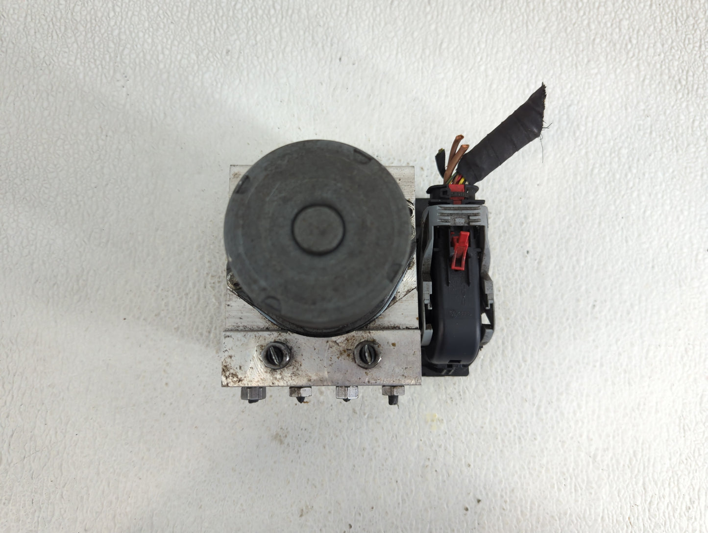 2013 Audi Q5 ABS Pump Control Module Replacement P/N:8R0 907 379 AK Fits OEM Used Auto Parts - Oemusedautoparts1.com