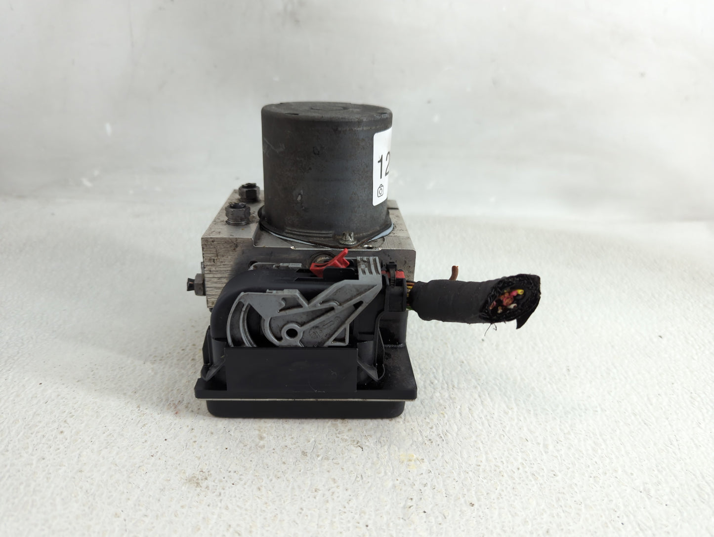 2013 Audi Q5 ABS Pump Control Module Replacement P/N:8R0 907 379 AK Fits OEM Used Auto Parts - Oemusedautoparts1.com