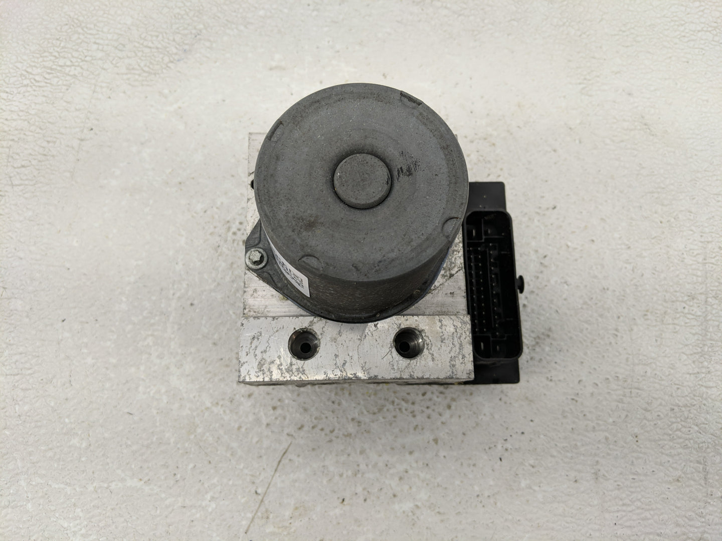 2013 Audi Q5 ABS Pump Control Module Replacement P/N:8R0 907 379 AK Fits OEM Used Auto Parts - Oemusedautoparts1.com