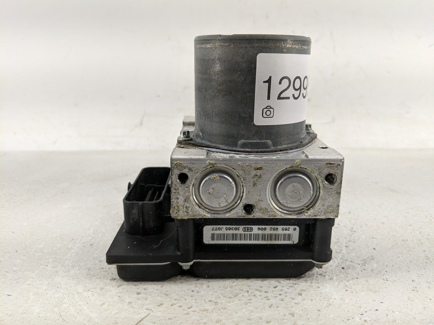 2013 Audi Q5 ABS Pump Control Module Replacement P/N:8R0 907 379 AK Fits OEM Used Auto Parts - Oemusedautoparts1.com
