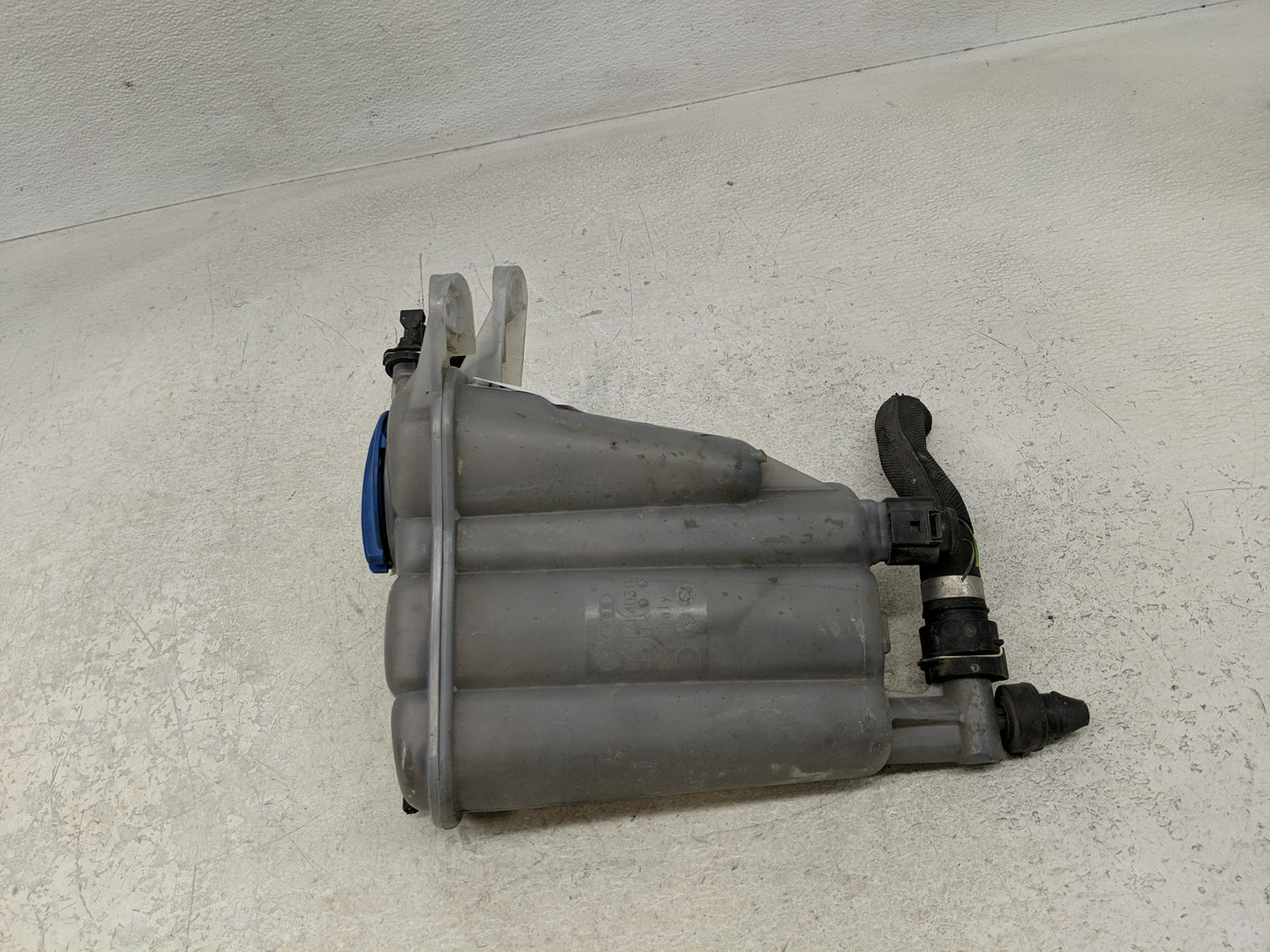 2013-2017 Audi Q5 Radiator Coolant Overflow Expansion Tank Bottle 1313067 - Oemusedautoparts1.com