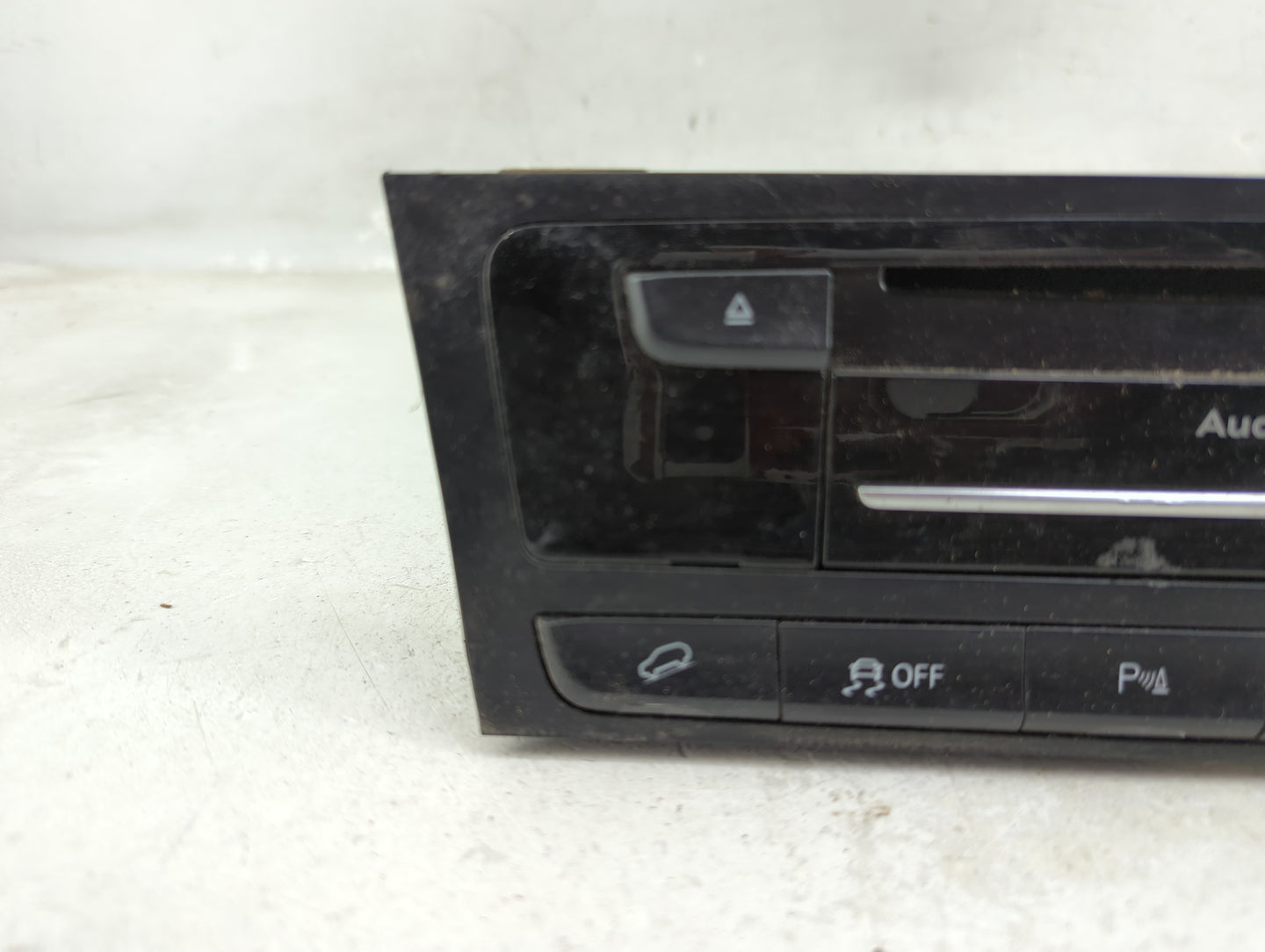 2011-2017 Audi Q5 Radio AM FM Cd Player Receiver Replacement P/N:005WWDA03030 AD10-169005 Fits OEM Used Auto Parts - Oemused