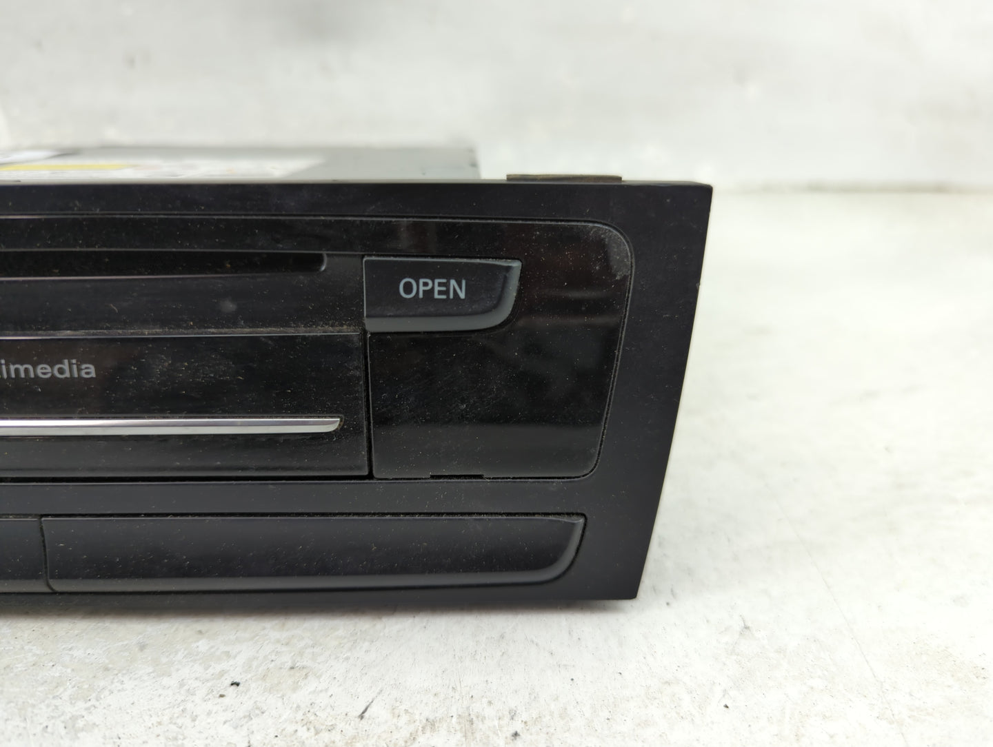 2011-2017 Audi Q5 Radio AM FM Cd Player Receiver Replacement P/N:005WWDA03030 AD10-169005 Fits OEM Used Auto Parts - Oemused